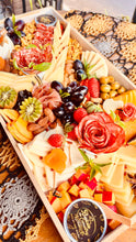 Carregar imagem no visualizador da galeria, Platter Queijo na Caixa 8/10pax Camembert/Parmesao/Kit 4 Queijos -Tam GG 50X25 (24h Antec.) COD 202118