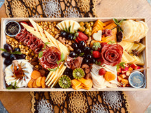 Carregar imagem no visualizador da galeria, Platter Queijo na Caixa 8/10pax Camembert/Parmesao/Kit 4 Queijos -Tam GG 50X25 (24h Antec.) COD 202118