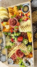 Carregar imagem no visualizador da galeria, Platter Queijo na Caixa 8/10pax Camembert/Parmesao/Kit 4 Queijos -Tam GG 50X25 (24h Antec.) COD 202118