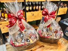 Carregar imagem no visualizador da galeria, CESTA ESPECIAL C/ CERVA OU VINHO N9 (12 ITENS) COD 202320