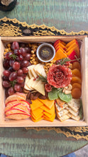 Carregar imagem no visualizador da galeria, Platter Kit 4 Queijos 2pa - Tam.25x25 COD 202122