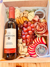 Carregar imagem no visualizador da galeria, PLatter Box 2pax C/ Mini Vinho ou Espumante - 24H de antecedencia COD 202102