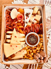 Carregar imagem no visualizador da galeria, Platter Box 2pax - Brie + Canastra (24h Antec.) Tam. 21x15 202101