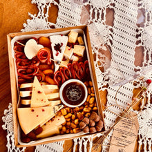 Carregar imagem no visualizador da galeria, Platter Box 2pax - Brie + Canastra (24h Antec.) Tam. 21x15 202101