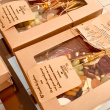 Carregar imagem no visualizador da galeria, Platter Box 2pax Romântica C/Vinho/Espumante 24H DE ANTECEDÊNCIA COD 202108