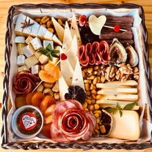 Carregar imagem no visualizador da galeria, Platter 2pax C/ Brie e Queijo Canastra Tam 25x25cm COD 202110
