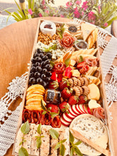 Carregar imagem no visualizador da galeria, Platter Queijo na Caixa 8/10pax Canastra/Gorgonzola -Tam GG 50X25 (24h Antec.) COD 202116