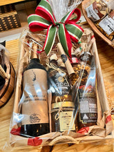 Carregar imagem no visualizador da galeria, Cesta N5 Vinho Seco Reserva e Queijo Canastra (12 Itens) COD 202405