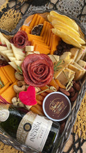 Carregar imagem no visualizador da galeria, Platter Coração 2pax KIT 4 Queijos Com Vinho - COD 202120 TAM G