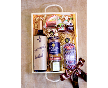 Carregar imagem no visualizador da galeria, Cesta N5 Vinho Seco Reserva e Queijo Canastra (12 Itens) COD 202405