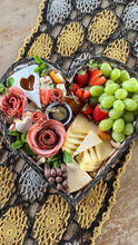 Carregar imagem no visualizador da galeria, Platter Coração 3pax C/ Queijo Canastra Tam G cod 202111
