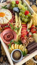 Carregar imagem no visualizador da galeria, Platter P/ 4pax Bandeja Pinus (24h Antec.) COD. 202115
