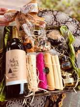 Carregar imagem no visualizador da galeria, Cesta Corporativa - 10 Itens (kit provo e Vinho) COD 331122
