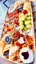 Carregar imagem no visualizador da galeria, Platter Queijo na Caixa 8/10pax Canastra/Gorgonzola -Tam GG 50X25 (24h Antec.) COD 202116
