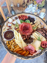 Carregar imagem no visualizador da galeria, Platter 2pax C/ Brie e Queijo Canastra Tam 25x25cm COD 202110
