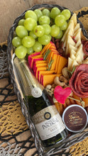 Carregar imagem no visualizador da galeria, Platter Coração 2pax KIT 4 Queijos Com Vinho - COD 202120 TAM G
