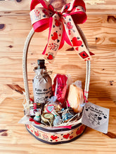 Carregar imagem no visualizador da galeria, Cesta Kit 4 Queijos com vinho/cerveja - Dia dos Namorados (10 Itens) COD 202501
