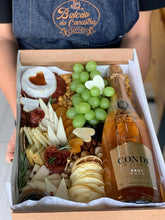 Carregar imagem no visualizador da galeria, Platter Box 2pax Romântica C/Vinho/Espumante 24H DE ANTECEDÊNCIA COD 202108
