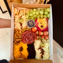 Carregar imagem no visualizador da galeria, Platter Box C/ Visor 3pax Kit 4 Queijos Tam.33x23x8 COD 202103
